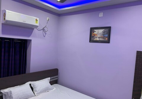 New Ananda Niketan Lodge