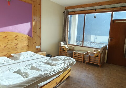 Cliffside Hotel and Cafe