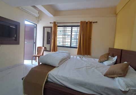 Keshav Inn Hotel And Banquet