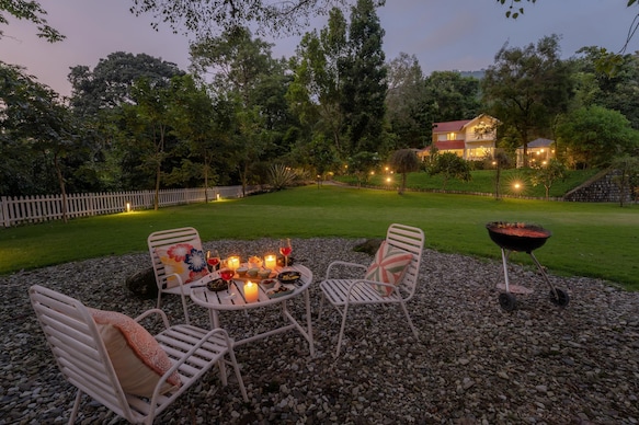 LohonoStays Ivy Cottage