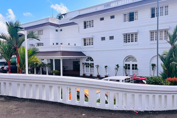 HOTEL LUCIYA PALACE