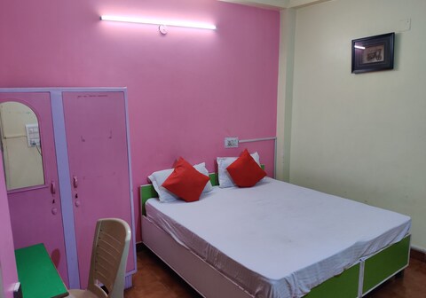 Anand Villa near Shakarpur, Delhi