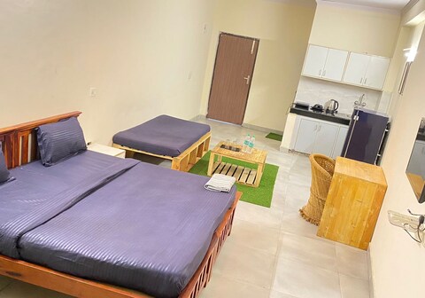 GoBravo Studio Luxe Apartment with Kitchen wifi LED Near Airport