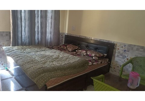 Gaurav hotel jankichatti