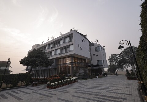 Moolchand Resort