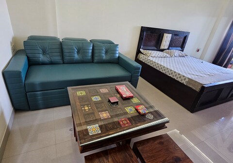 Premvan Studio Near Temples Pool Parking