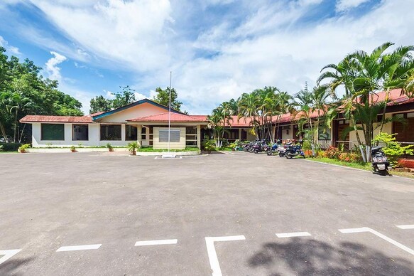 Megapode Resort