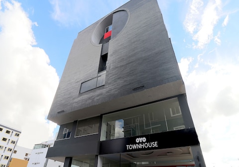 Super Townhouse Reva College University