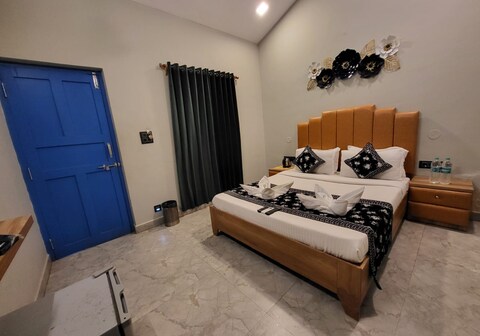 Sera's Beach Side Hotel