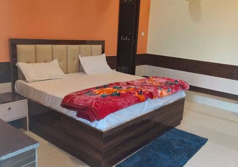 POP Hotel Brijwasi Inn