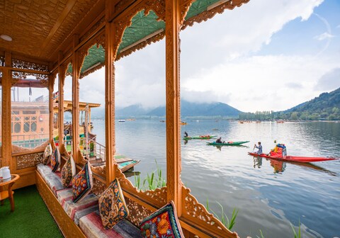 Moustache Houseboat Srinagar