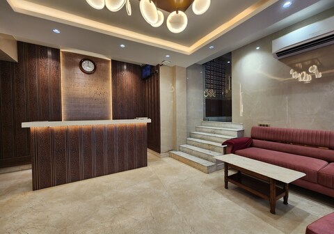 Hotel Pushpak International