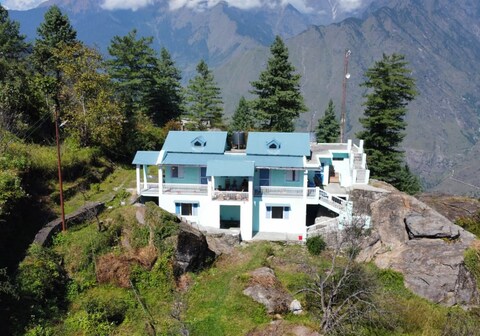 Zero Degree Homestay | Mountain-view Rooms
