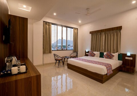 Atithi Bhanwar hotel & banquet hall