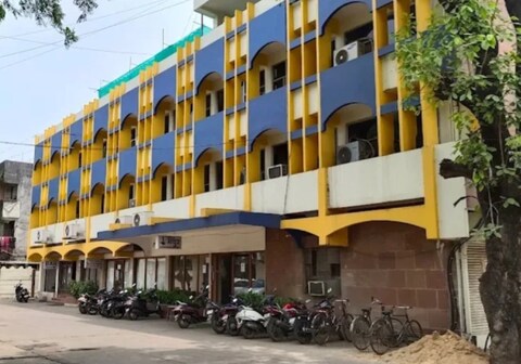 HOTEL MAYUR