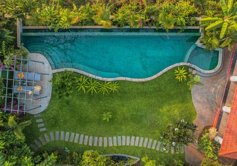 Lux 5BHK villa with Breakfast & Jacuzzi near Bawri