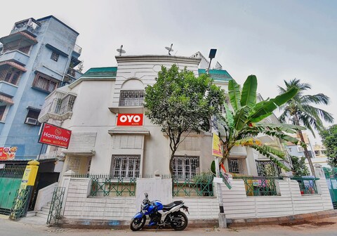 Hotel O R A Homestay Near Acropolis Mall