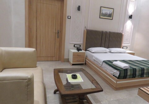 Boulevard Hotel