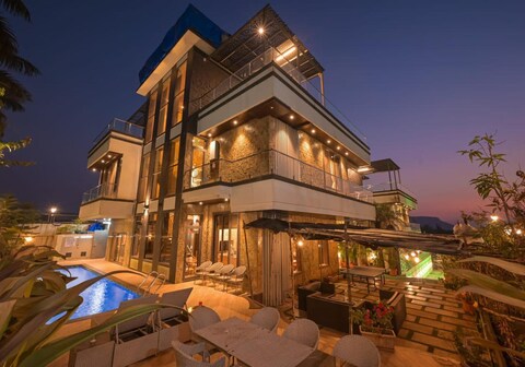 6 BHK Chaos Mansion 1 w Table Tennis by Jalanta Stays