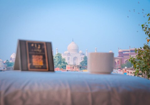 Lucky Restaurant and Guest House