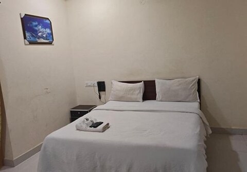 FabHotel Royal Inn Chikhali