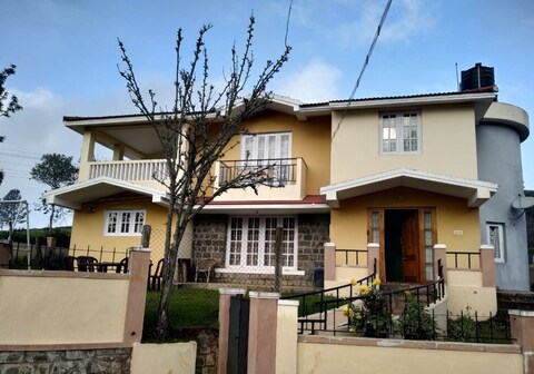 My Space Holiday Inn-French Bungalow