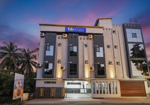 FabHotel Star Light B