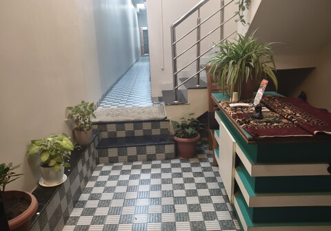 Hotel Madhav Bhakta Nivas