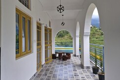 Bahuguna's Den, Srinagar, Uttrakhand Bahuguna's Den, Srinagar, Uttrakhand