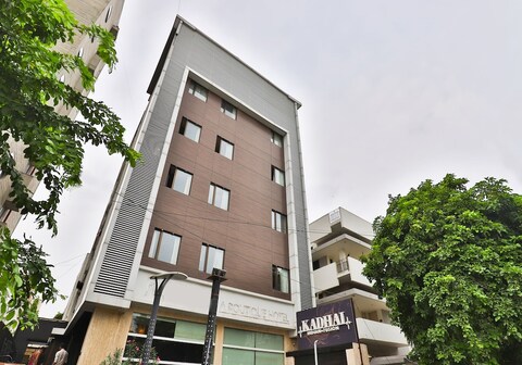 Krios Hotel - Near SG Highway