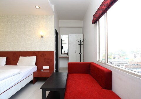 Hotel Metropolitan Near Sindhi Camp