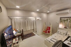 Studio White Window in Bandra West, Mumbai Studio White Window in Bandra West, Mumbai