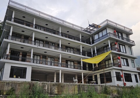 Crown Plaza Hotel and Cafe