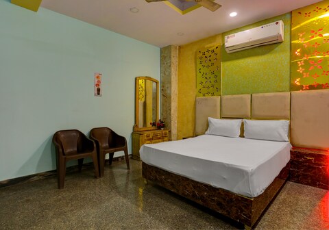 Hotel O Samrat