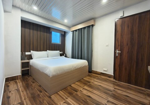 HOTEL PINEVIEW ESCAPES