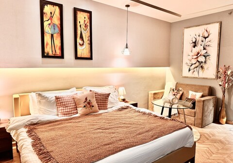 LUZ Hill View Joy Square