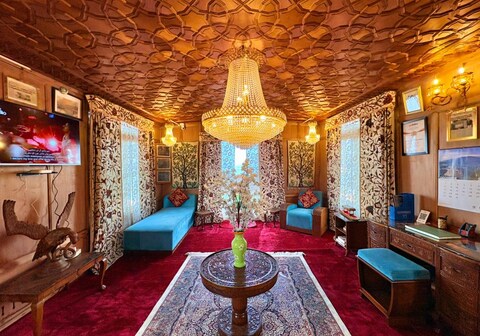 Houseboat New Golden Flower