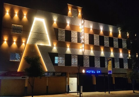 HOTEL OM