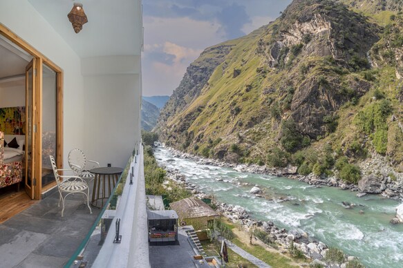 Echor Palm Bliss Riverside Resort & Spa Kasol Bar & Lounge