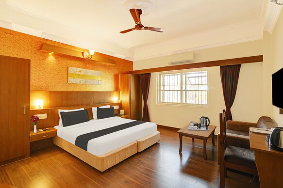 Super Townhouse Oak City Center Kushal Nagar