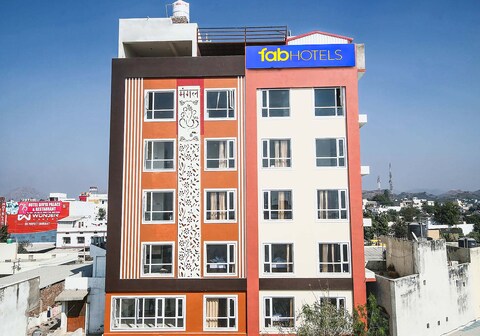 FabHotel Prime The Royal Galaxy