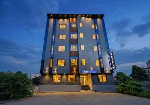 FabHotel Tuesday Suits 121