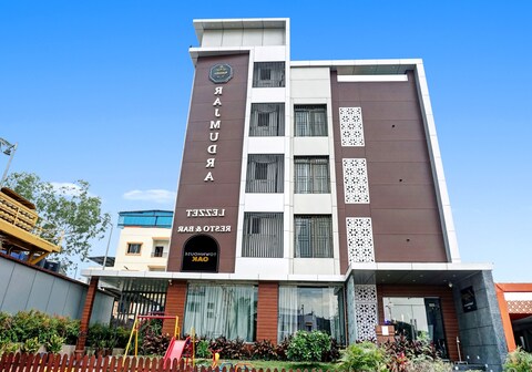Super Townhouse OAK Hotel Rajmudra