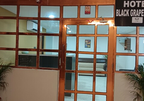 Hotel Black Grapes India