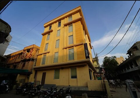 Hotel Laksh