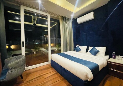 Hotel ML PRIDE -800 metre from railway station