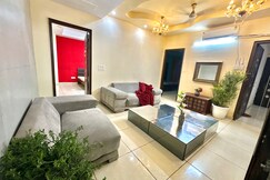 3 BHK entire floor on main road, Delhi 3 BHK entire floor on main road, Delhi