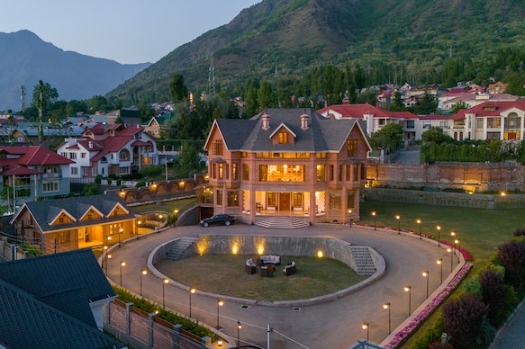 LohonoStays Villa Noor