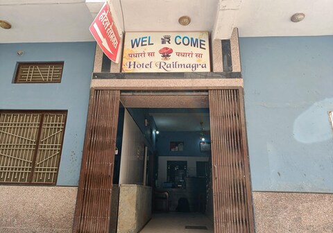 HOTEL SHAAN - E - RAILMAGRA