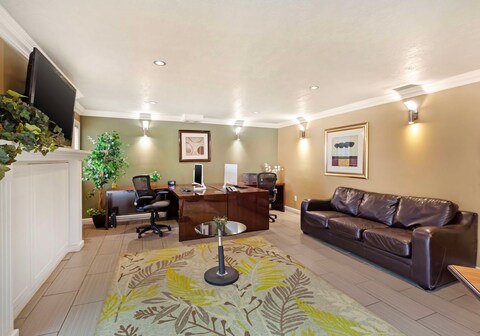 Best Western Plus Mirage Hotel & Resort